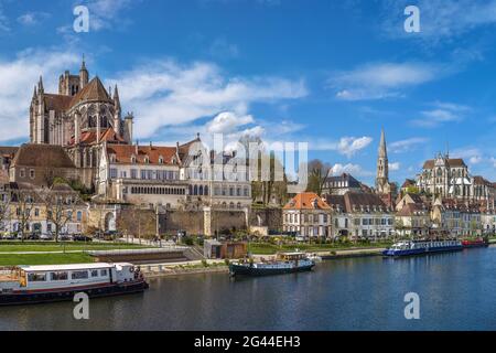 Vue sur Auxerre, France Banque D'Images