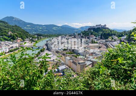 Vieille ville de Salzbourg avec la forteresse de Hohensalzburg, Autriche Banque D'Images