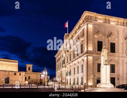 Malta Valletta au bâtiment du Gouvernement de nuit, Auberge de Castille, Potics, leadership, mémoire Banque D'Images