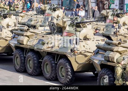 Russie, Vladivostok, 05/09/2018. Véhicule de combat d'infanterie russe (IFV) ou véhicule de combat d'infanterie mécanisé (MICV) sur le pair Banque D'Images