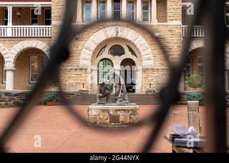 Vue par la porte d'entrée de la monnaie de Perth. Banque D'Images