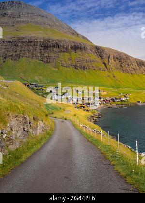 Rue par le village de Bour sur Vagar, îles Féroé Banque D'Images