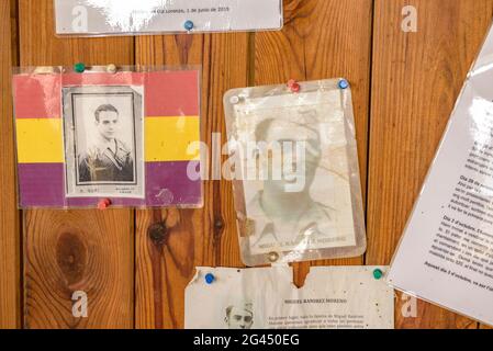 Visite de l'une des parties de la bataille de l'Ebre. Mémorial des Camposines, où l'hommage est rendu aux soldats de la guerre civile espagnole (Tarragone, Espagne) Banque D'Images