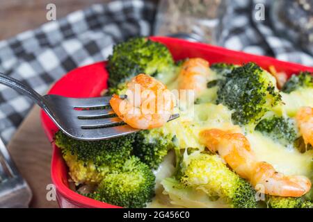 Pâtes de crevettes，Broccoli, crevettes Banque D'Images