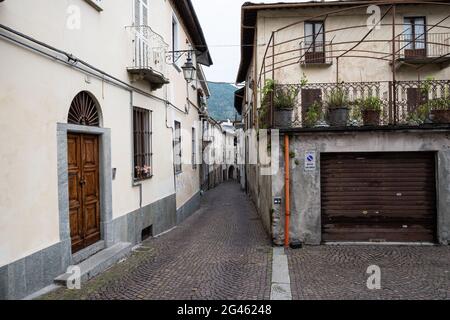 Lanzo-italie-juin 2021 le centre historique du village caractéristique de Lanzo situé au pied des Alpes dans le Piémont. Banque D'Images