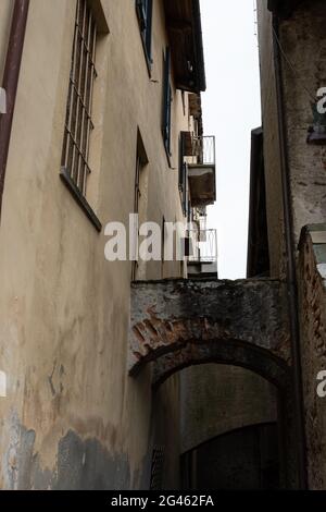 Lanzo-italie-juin 2021 le centre historique du village caractéristique de Lanzo situé au pied des Alpes dans le Piémont. Banque D'Images