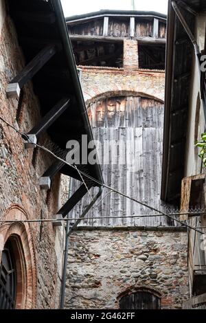 Lanzo-italie-juin 2021 le centre historique du village caractéristique de Lanzo situé au pied des Alpes dans le Piémont. Banque D'Images