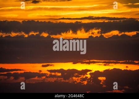 Villas, États-Unis. 18 juin 2021. Le soleil se couche sur la baie du Delaware le vendredi 15 juin 2021 à Villas, New Jersey. ( Credit: William Thomas Cain/Alamy Live News Banque D'Images