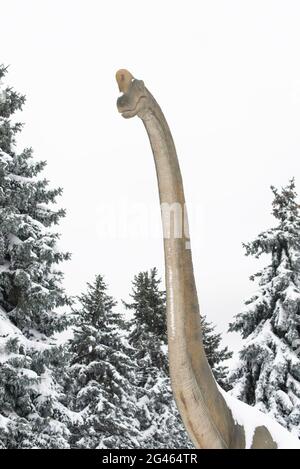 Dinosaure dans la nature en hiver Banque D'Images