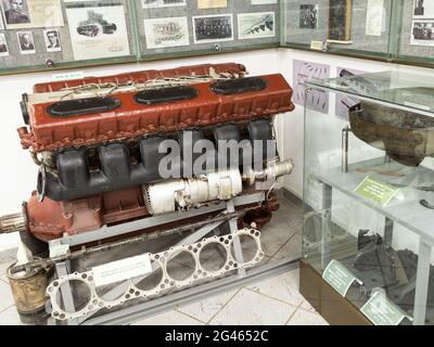 Sholohovo, région de Moscou, Russie - 8 juin 2021 : moteur-citerne dans la salle du Musée d'Histoire du char T-34. Le fondateur du musée est Vasilieva, dau Banque D'Images