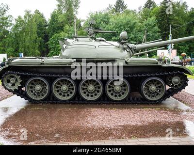 Sholohovo, région de Moscou, Russie - 8 juin 2021 : vue latérale du char à l'extérieur du musée d'histoire du char T-34. Le fondateur du musée est Vas Banque D'Images