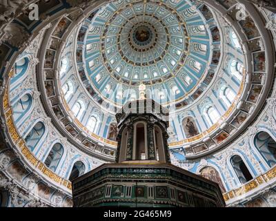 Istra, région de Moscou, Russie - 6 mai 2021 : haut de l'édicule et dôme de la rotonde de la cathédrale de Résurrection du monastère de la Nouvelle Jérusalem. Le mona Banque D'Images