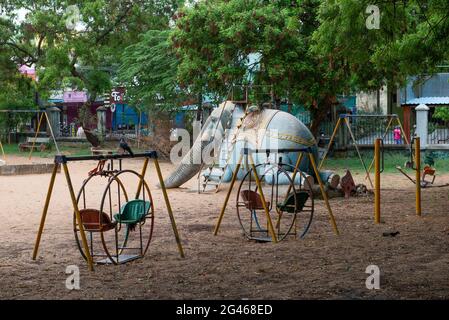 PONDICHÉRY, INDE - juin 2021 : terrain de jeu vide pour les enfants pendant les périodes de covid. Banque D'Images