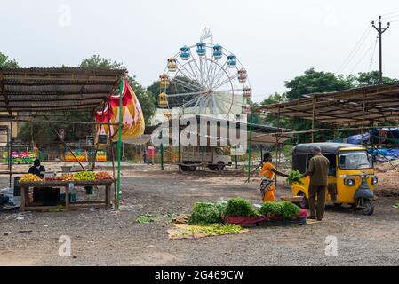 PONDICHÉRY, INDE - juin 2021 : marché des fruits et légumes pendant le confinement causé par la couronne. Banque D'Images