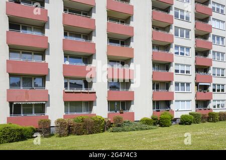 Façade d'une maison multi-famille, Hagen, région de la Ruhr, Rhénanie-du-Nord-Westphalie, Allemagne, Europe Banque D'Images