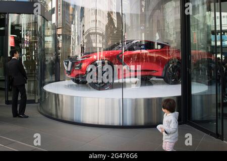 Un prototype de voiture exposé à Ginza, Tokyo, Japon Banque D'Images