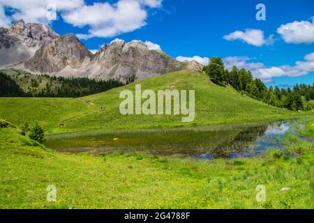 Lac miroir ceillac au queyras dans les hautes alpes en france Banque D'Images