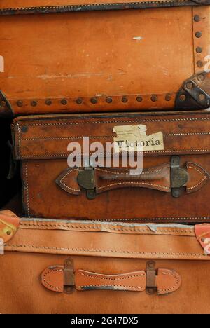 Valises en tramway sur la plate-forme de la gare de Llangollen, au nord du pays de Galles. Banque D'Images