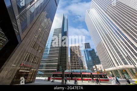 Toronto, Ontario, Canada-19 juin 2020 : vue panoramique du quartier financier de Toronto dans le centre-ville, Banque D'Images