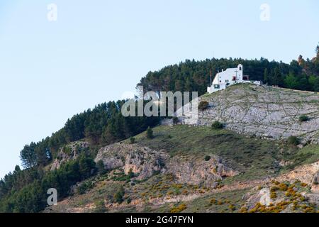 Vue sur la distance de l'Ermita de la Virgen de la Cabeza, Patrona de Cazorla, Jaen Andalousie, Espagne Banque D'Images