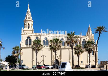 Le Sanctuaire de notre Dame de Regla de Chipiona, une grande église catholique, construite en 1906, à l'architecture gothique Banque D'Images