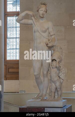 Paris, France - 21 05 2021 : Musée du Louvre. Aile Denon. Sculpture de Vénus armée Banque D'Images