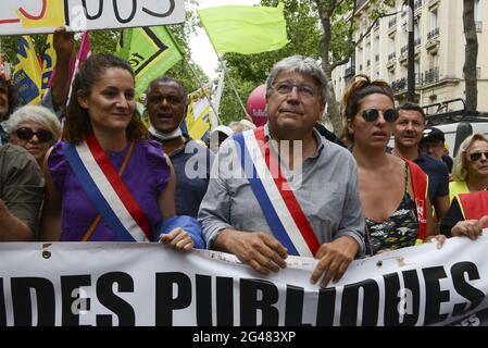 Manifestation de plusieurs milliers de syndicalistes (CGT, solidaires, CFTC, UNEF ° partis de gauche (LFI, NPA, PCF) gilets jaunes ont défilé du siège de MEDEF Avenue Bosquet pour protester contre le chômage et demander l'interdiction des licenciements. Paris, France, le 19 juin 2021. Photo de Georges Darmon/avenir photos/ABACAPRESS.COM Banque D'Images