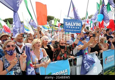 Rome, Italie. 19 juin 2021. Les partisans de Matteo Salvini, chef du parti conservateur italien Lega, vus à la convention du parti 'Prima l'Italia' le 19 juin 2021, 2021. (ELISA Gestri/Sipa USA) Credit: SIPA USA/Alay Live News Banque D'Images