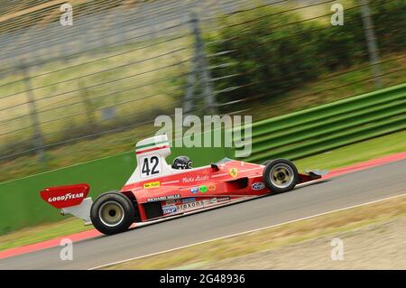 6 juin 2012: Course inconnue avec historique 1975 Ferrari F1 modèle 312T ex Niki Lauda / Clay Regazoni pendant la pratique d'Imola Classic 2012 sur Imola ci Banque D'Images