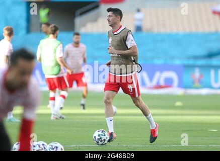 Séville, Espagne. 19 juin 2021. Football: Championnat d'Europe, Espagne - Pologne, cycle préliminaire, Groupe E, Journée 2, Estadio de la Cartuja: Robert Lewandowski de Pologne se réchauffe. Credit: Cezaro de Luca/dpa/Alay Live News Banque D'Images