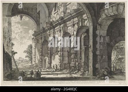 Fundering van de Santi Giovanni et Paolo te Rome; vue de l'étage supérieur des écoles des foires fabriquées par Domitian à utiliser par l'amphithéâtre Flavian et tourné l'ostilia curia; Gezichten op Rome; vues de Rome conçues et gravées par Giambattista Piranesi VE Architect (nez). Gezicht Op de Resten van de Fundering van de Santi Giovanni et Paolo te Rome (op Prent Het Colosseum Genoemd). Titel en Lijst met Verklande lettres dans Overtermard. Banque D'Images