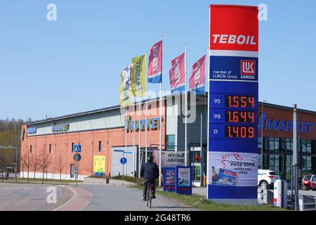 Station-service TEBOIL, membre du GROUPE LUKOIL, sur le marché S du supermagasin à Lappeenranta, Finlande Banque D'Images