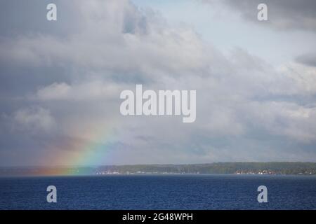 Arc-en-ciel sur le fjord d'Oslo, Norvège Banque D'Images