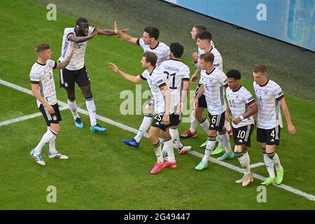 Goaljubel collectif de gauche: Toni KROOS (GER), Antonio RUEDIGER (GER), Thomas MUELLER (GER), Mats HUMMELS (GER), Robin GOSENS (GER), Kai HAVERTZ (GER), Joshua KIMMICH (GER), Serge GNABROY (GER), Matthias GINTER (GER), jubilation, Joie, enthousiasme, action, scène de groupe, groupe préliminaire F, jeu M24, Portugal (por) - Allemagne (GER) 2-4 le 19 juin 2021 à Muenchen/Fussball Arena (Allianz Arena). Football EM 2020 du 06/11/2021 au 07/11/2021. Banque D'Images