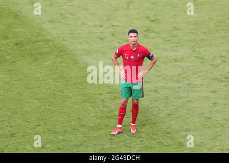 Munich, Allemagne. 19 juin 2021. Cristiano Ronaldo, du Portugal, réagit lors du match de championnat de l'UEFA Euro 2020 du Groupe F entre le Portugal et l'Allemagne à Munich, en Allemagne, le 19 juin 2021. Credit: Shan Yuqi/Xinhua/Alay Live News Banque D'Images