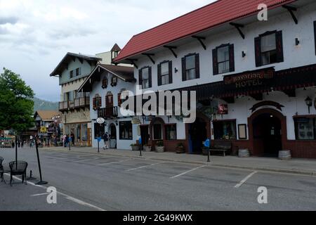 Scène à Leavenworth, Washington, une ville construite dans le style d'un village bavarois Banque D'Images