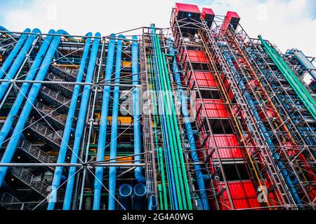 Paris / France - 06 Avril 2019 : façade colorée du centre de Georges Pompidou Banque D'Images