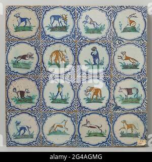 Champ de seize tuiles avec animaux. Champ de seize tuiles (4 x 4) chacune avec un animal peint en plusieurs couleurs (bleu, orange, vert, jaune et violet) sur un sol à l'intérieur d'un cercle à bord festonné. Dans les coins, décoration Meander. Banque D'Images