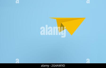 Avion en papier jaune isométrique volant sur fond bleu. rendu 3d. Banque D'Images