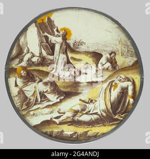 Jésus dans le jardin des olives. Diamant rond. Les trois apôtres qui accompagnent Jésus. Peter est au premier plan, à gauche, John et le James arrière droit sont situés. Jésus s'agenouille juste devant un rocher avec un calice qui remonte à la citation de la Bible: 'Mon père, si c'est possible, laissez cette coupe ignorer.' En arrière-plan, les soldats sont à la recherche de Jésus pour le faire emprisonner. Banque D'Images