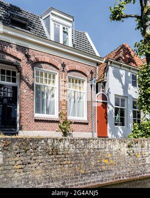 Excursion en bateau à travers Monnickendam, un village des pays-Bas Banque D'Images