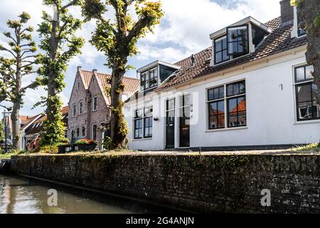 Excursion en bateau à travers Monnickendam, un village des pays-Bas Banque D'Images