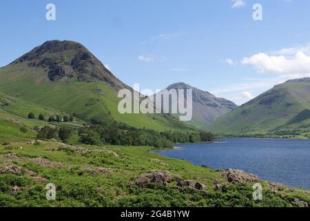 En regardant vers Wasdale Head, avec Wastwater, Lake District National Park, Cumbria, Angleterre, Royaume-Uni Banque D'Images