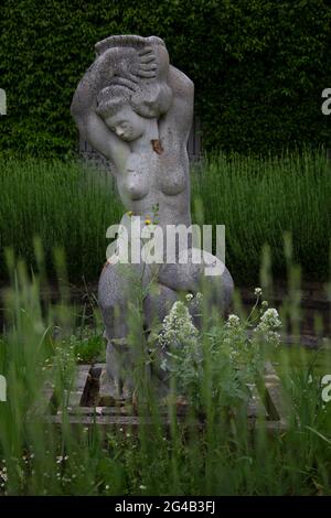Statue d'Aphrodite - Bumbous Betty -Terrace Gardens, Richmond South West London Royaume-Uni Banque D'Images