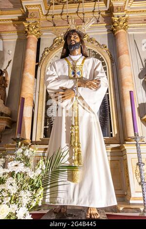 Medina-Sidonia, Cadix, Espagne - 15 juin 2021 : image de Jésus captive à l'intérieur de l'église de Santa Maria dans la ville de Medina-Sidonia dans la province Banque D'Images