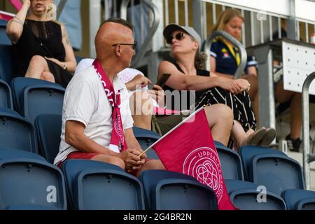 Uppsala, Suède. 20 juin 2021. Fans dans les stands pendant le jeu d'Elitettan entre IK Uppsala et IFK Norrkoping à Studenternes IP à Uppsala, Suède crédit: SPP Sport Press photo. /Alamy Live News Banque D'Images