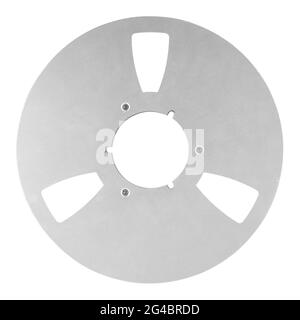 Musique et son - vue avant vide gros plan bobine en aluminium 265 mm pour cassettes magnétiques pour nab isolées sur fond blanc. Banque D'Images