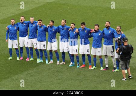 Rome, Italie, 20 juin 2021. L'équipe italienne chante l'hymne national lors du match des Championnats d'Europe de l'UEFA au Stadio Olimpico, à Rome. Le crédit photo devrait se lire: Jonathan Moscrop / Sportimage Banque D'Images