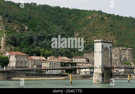 Vue latérale de la porte Marc Seguin, Tain l'Hermitage-Tournon, Drôme-Ardèche, Vallée du Rhône, AURA, France Banque D'Images