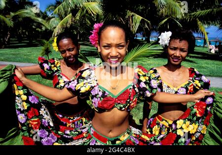 MAURICE. CÔTE OUEST. DANSEURS DE SEGA SUR LA PLAGE Banque D'Images